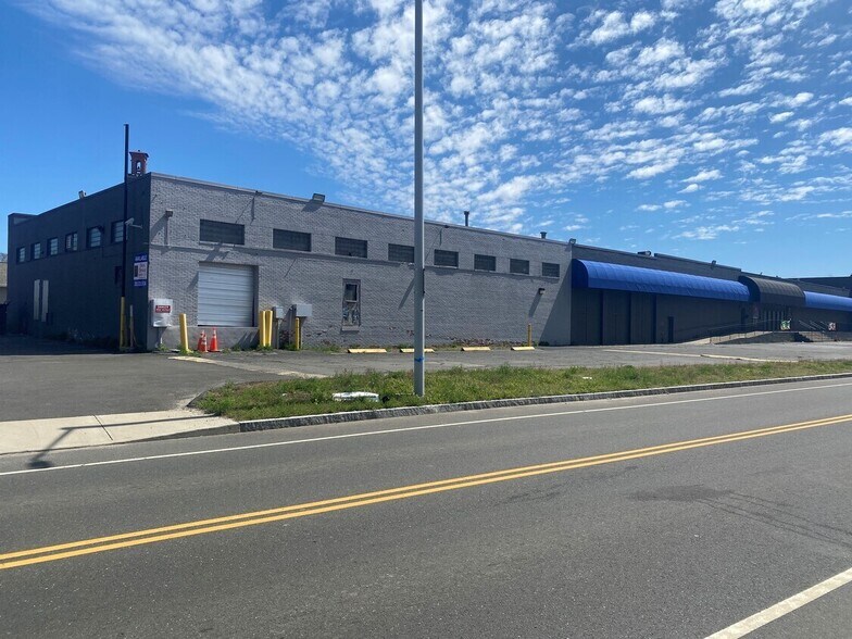195 Freight St, Waterbury, CT à vendre - Photo du bâtiment - Image 1 de 35