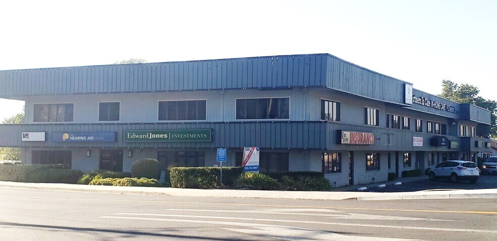 11899 Edgewood Rd, Auburn, CA à louer - Photo du bâtiment - Image 3 de 7