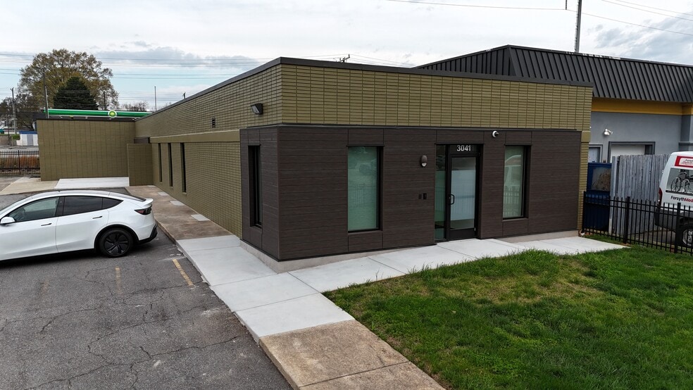 3041 Trenwest Dr, Winston-Salem, NC for sale - Primary Photo - Image 1 of 5