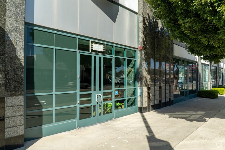 5055 Wilshire Blvd, Los Angeles, CA à louer - Photo du bâtiment - Image 3 de 12