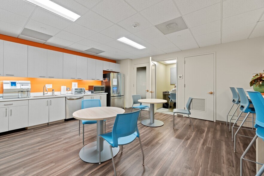 205 Van Buren St, Herndon, VA à louer - Photo intérieure - Image 3 de 15