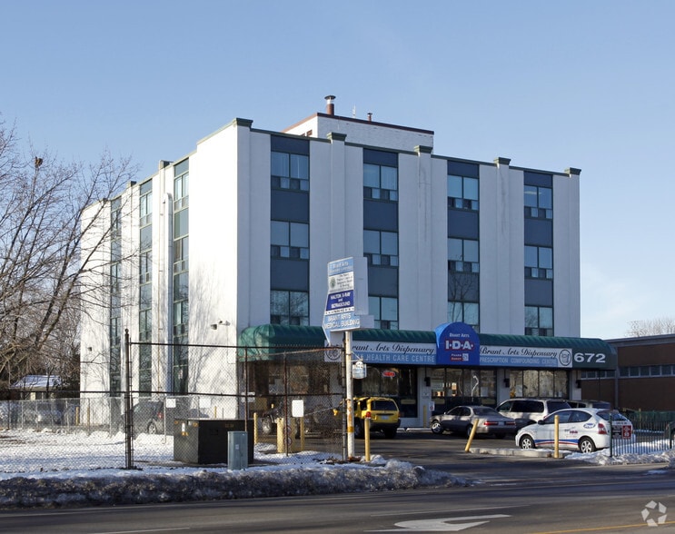 672 Brant St, Burlington, ON for lease - Primary Photo - Image 1 of 2