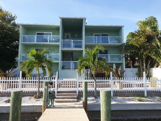 Plus de détails pour 125 110th Ave, Treasure Island, FL - Multi-résidentiel à vendre