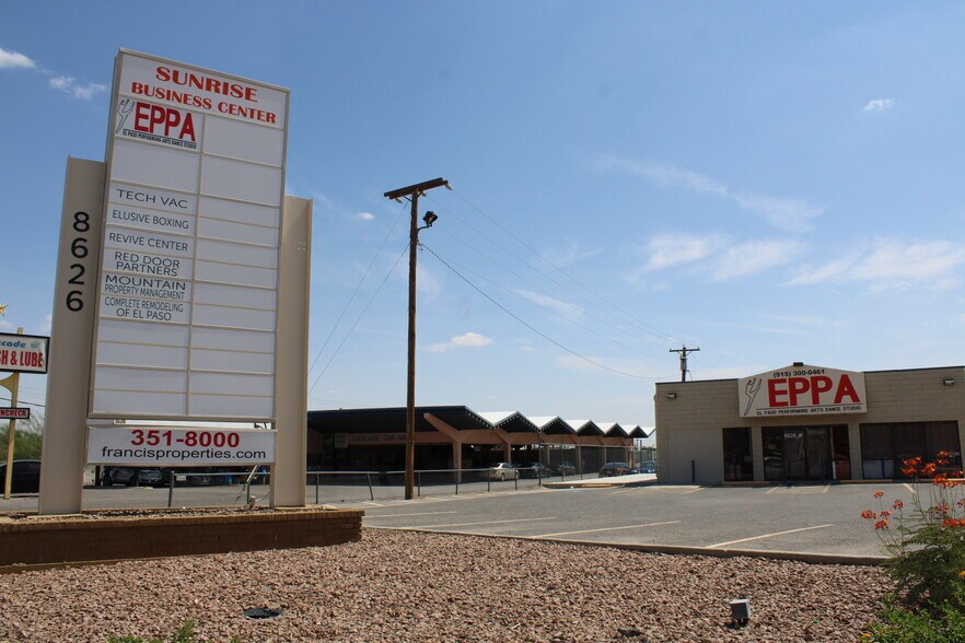 8626 Dyer St, El Paso, TX à louer - Photo du bâtiment - Image 3 de 6