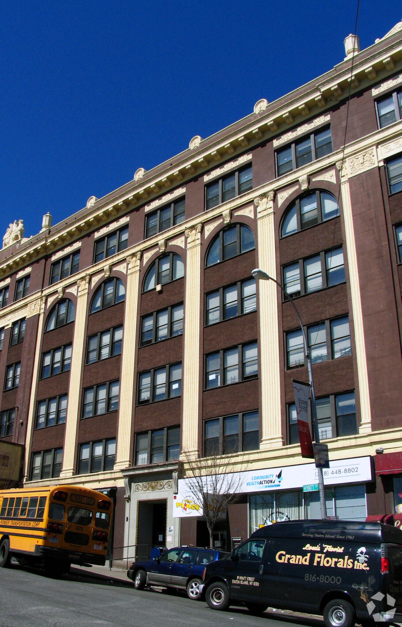 25 Hyatt St, Staten Island, NY à louer Photo principale- Image 1 de 2