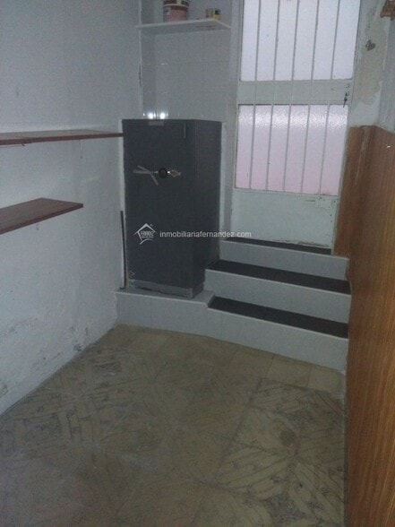 Retail in Cáceres for lease - Building Photo - Image 2 of 4