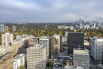 30 St Clair Ave W, Toronto, ON - Aérien  Vue de la carte