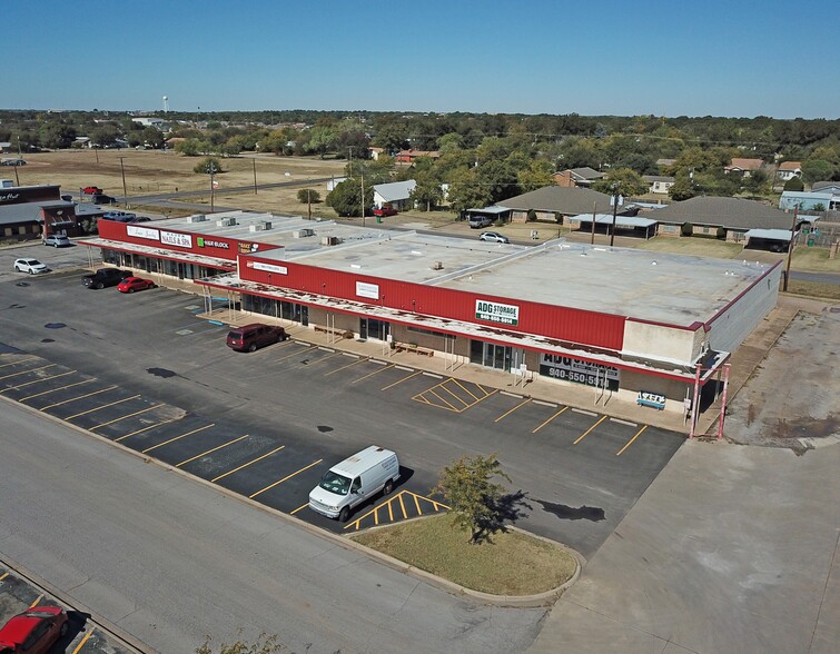 400 W Park Ave, Iowa Park, TX à vendre - Photo du bâtiment - Image 1 de 1