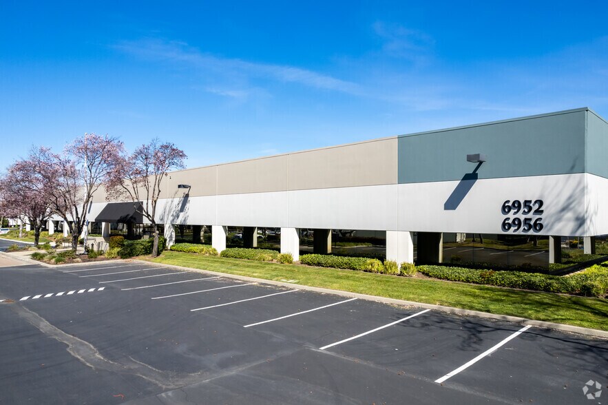 6950-6956 Preston Ave, Livermore, CA à louer - Photo du bâtiment - Image 2 de 6