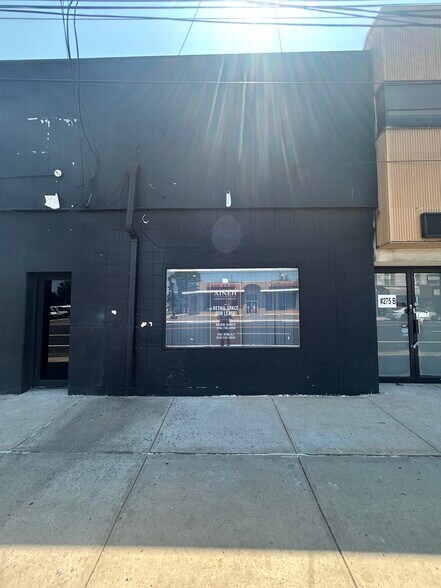 275 Hempstead Tpke, West Hempstead, NY for lease - Building Photo - Image 2 of 9