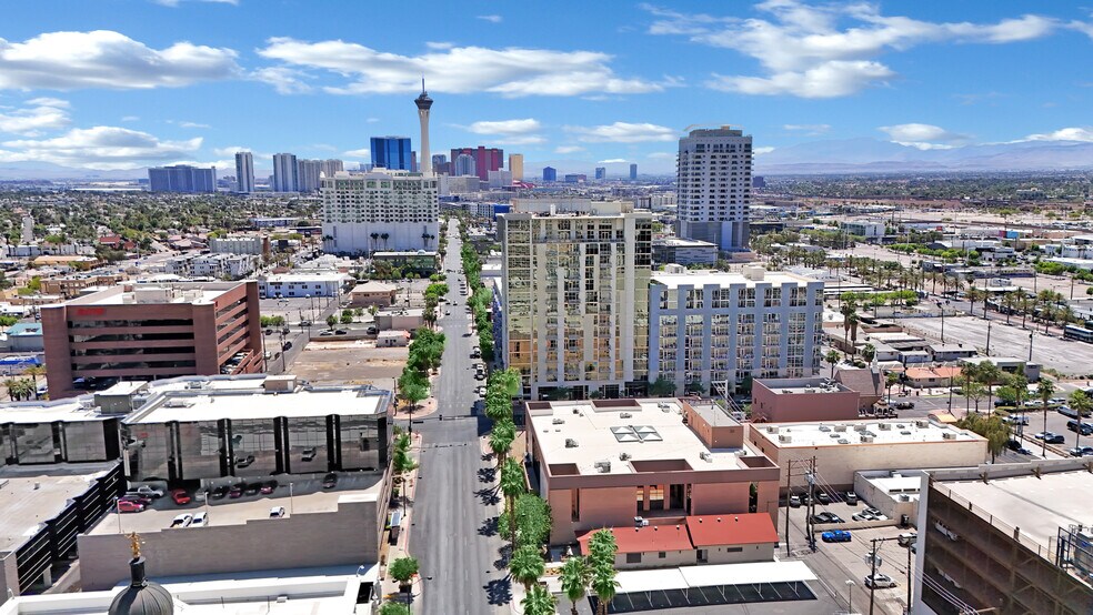 520 S 4th St, Las Vegas, NV à louer - Photo du bâtiment - Image 2 de 21