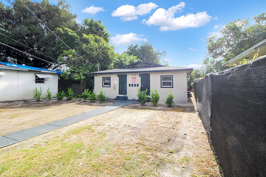 1126 NW 58th Ter, Miami, FL à vendre - Photo du bâtiment - Image 2 de 12