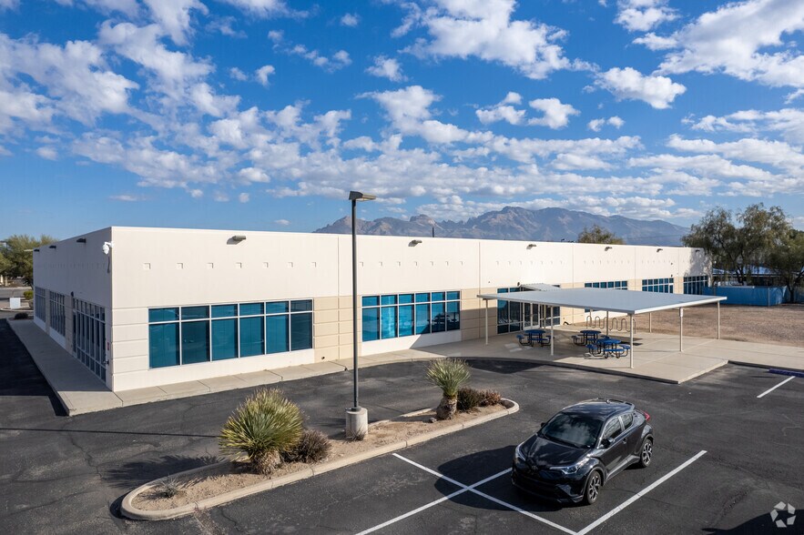 1455 W River Rd, Tucson, AZ à louer - Photo du bâtiment - Image 3 de 28