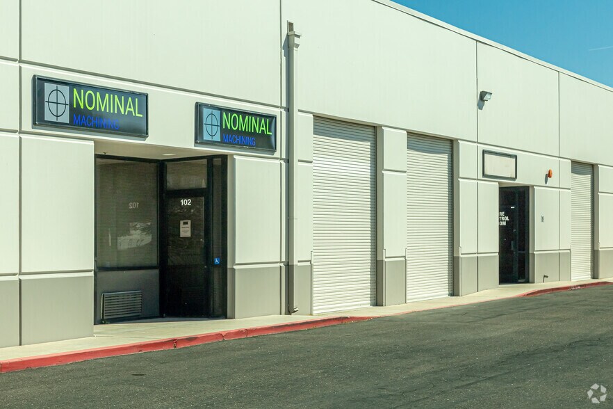 9090 Union Park Way, Elk Grove, CA à louer - Photo du bâtiment - Image 2 de 7