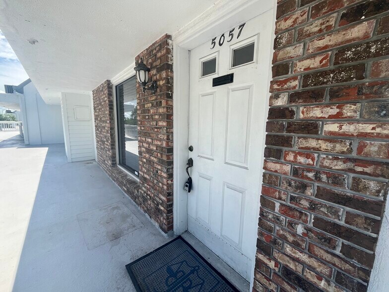 5047-5069 Tamiami Trl E, Naples, FL à louer - Photo du bâtiment - Image 3 de 17