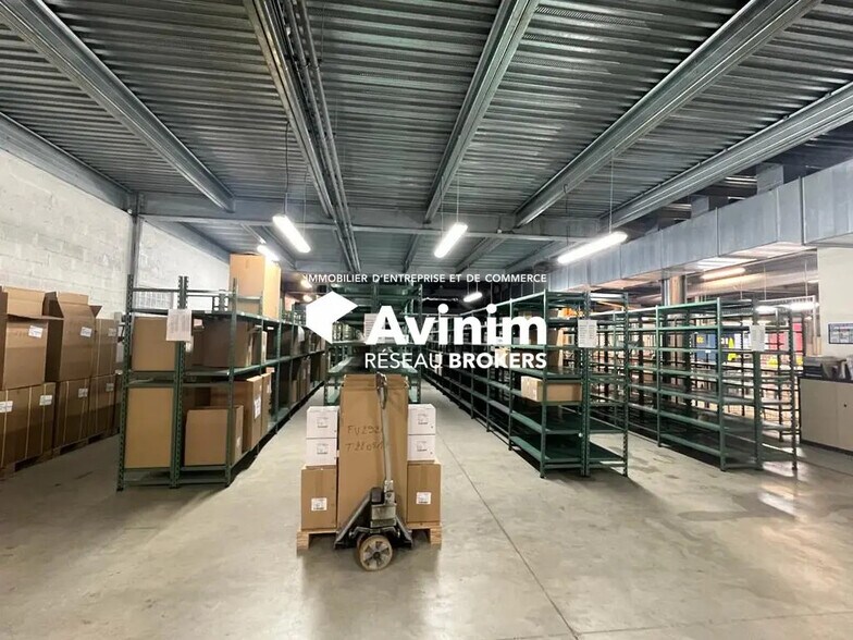 Industrial in Le Plessis-Bouchard for sale - Interior Photo - Image 1 of 6