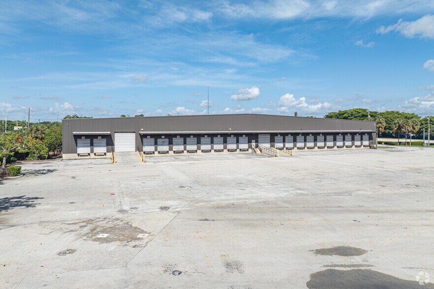 1900 NW 21st Ave, Fort Lauderdale, FL à louer - Photo du bâtiment - Image 3 de 11