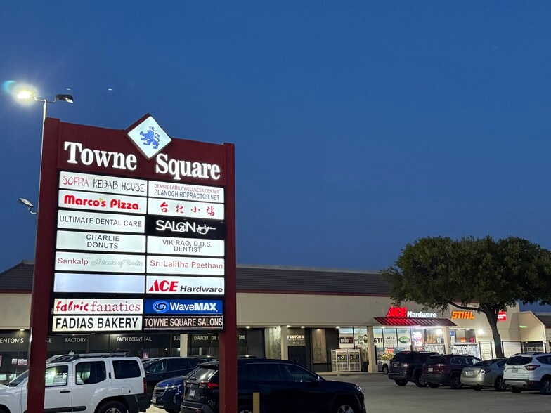 910 W Parker Rd, Plano, TX à louer - Photo du bâtiment - Image 2 de 23