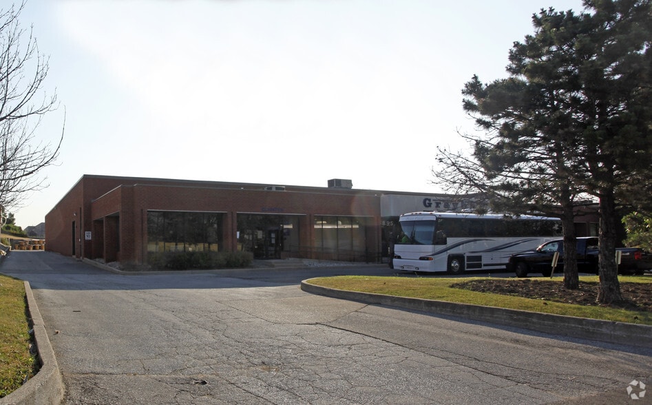 5895 Whittle Rd, Mississauga, ON for lease - Building Photo - Image 2 of 5