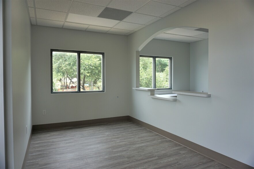 156 W Sunset Rd, San Antonio, TX for lease - Interior Photo - Image 3 of 7