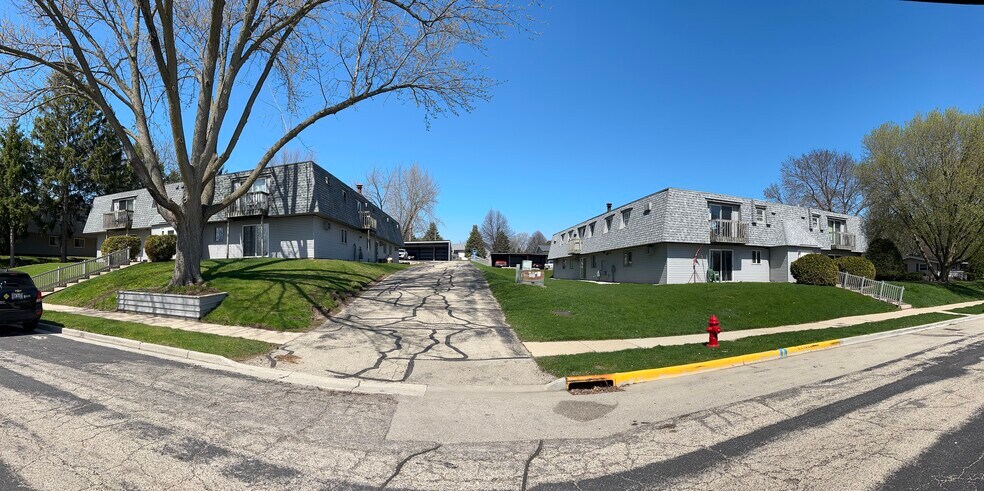 201 Weed St, Fox Lake, WI à vendre - Photo du bâtiment - Image 2 de 18