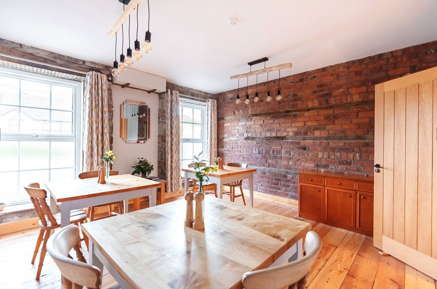 Ffordd Y Castell, Carno for sale - Interior Photo - Image 3 of 11