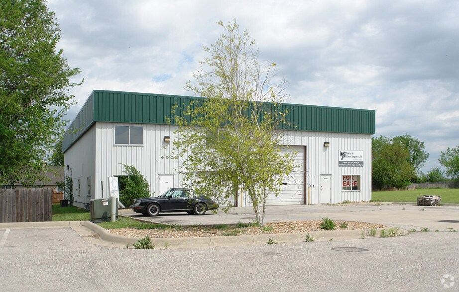 450 N Iowa St, Lawrence, KS for sale - Primary Photo - Image 1 of 3
