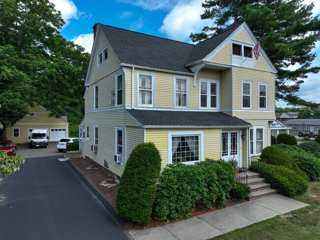 Plus de détails pour 8 W High St, East Hampton, CT - Bureau à vendre