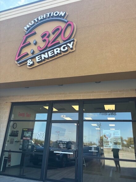 710 E Sublett Rd, Arlington, TX à louer - Photo du bâtiment - Image 1 de 9