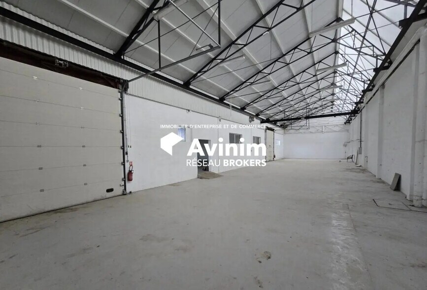 Flex in Saint-Brice-sous-Forêt for lease - Interior Photo - Image 2 of 4