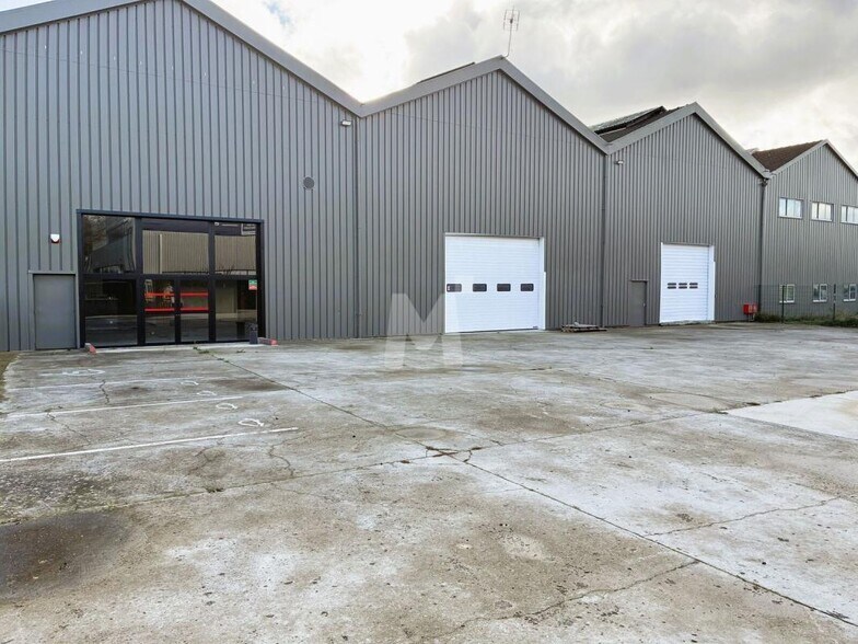Flex in Corbeil-Essonnes for lease - Building Photo - Image 1 of 17