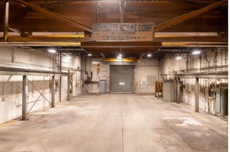 12819 W Silver Spring Dr, Butler, WI à louer Photo intérieure- Image 1 de 5