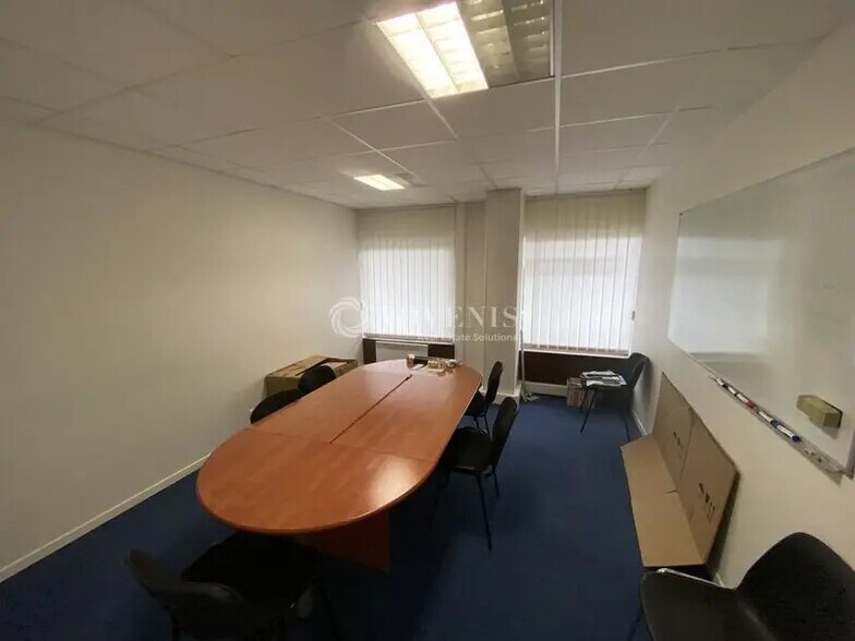 Office in Trappes for lease - Interior Photo - Image 2 of 4