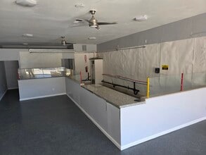 31705-31731 Riverside Dr, Lake Elsinore, CA for lease Interior Photo- Image 1 of 6