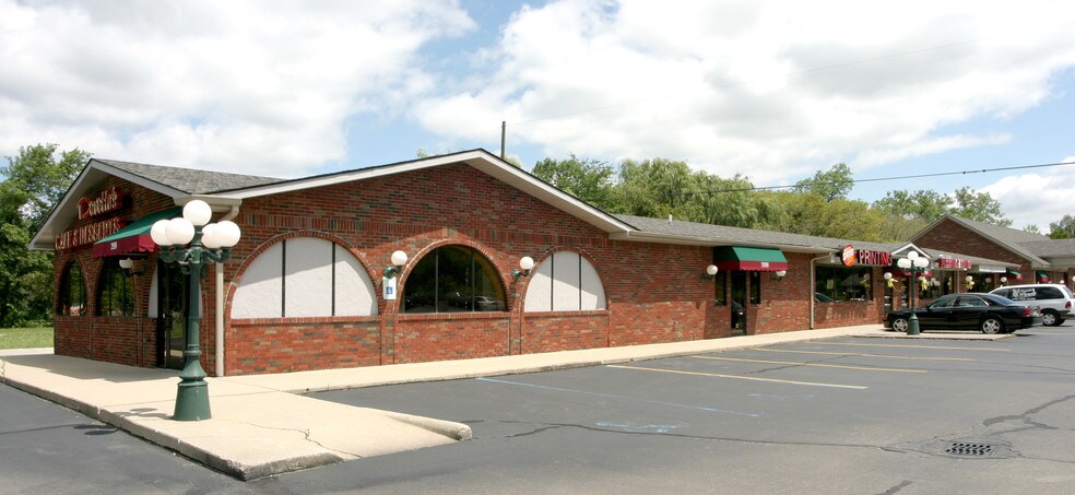 7555-7575 Merriman Rd, Romulus, MI à louer - Photo du bâtiment - Image 2 de 11