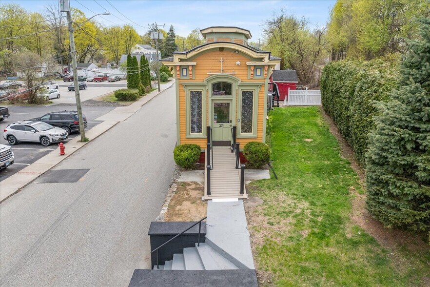 21 Furnace St, Danielson, CT à vendre - Photo du bâtiment - Image 2 de 39