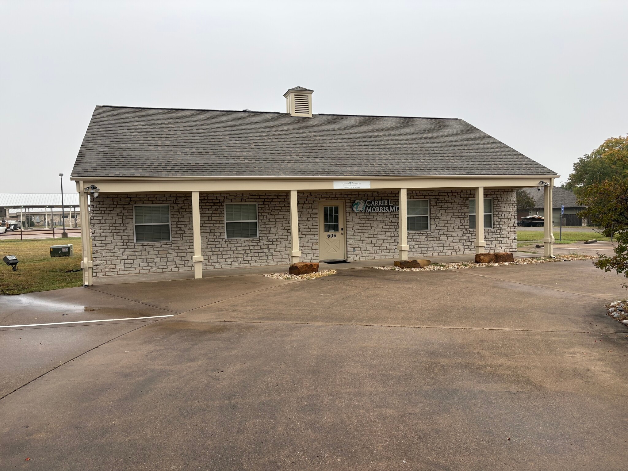 606 S Harbor Ct, Granbury, TX for lease Primary Photo- Image 1 of 8