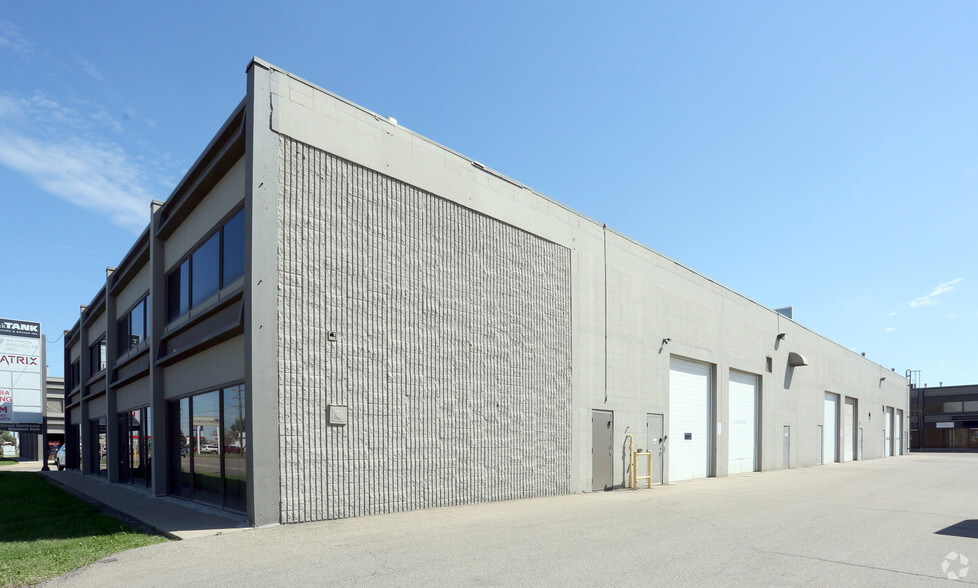 11735-11769 156 St NW, Edmonton, AB for lease - Building Photo - Image 3 of 15