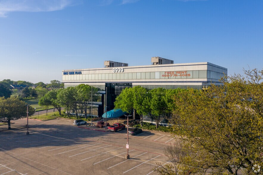 3939 E US Highway 80, Mesquite, TX à louer - Photo du bâtiment - Image 1 de 12