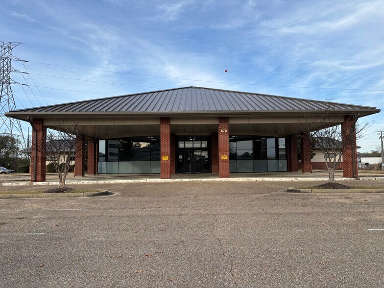 670 Crossover Rd, Tupelo, MS à louer - Photo du bâtiment - Image 2 de 16