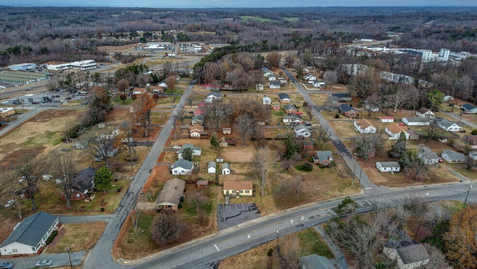 1806 Vance St, Reidsville, NC à vendre - Photo du bâtiment - Image 2 de 24