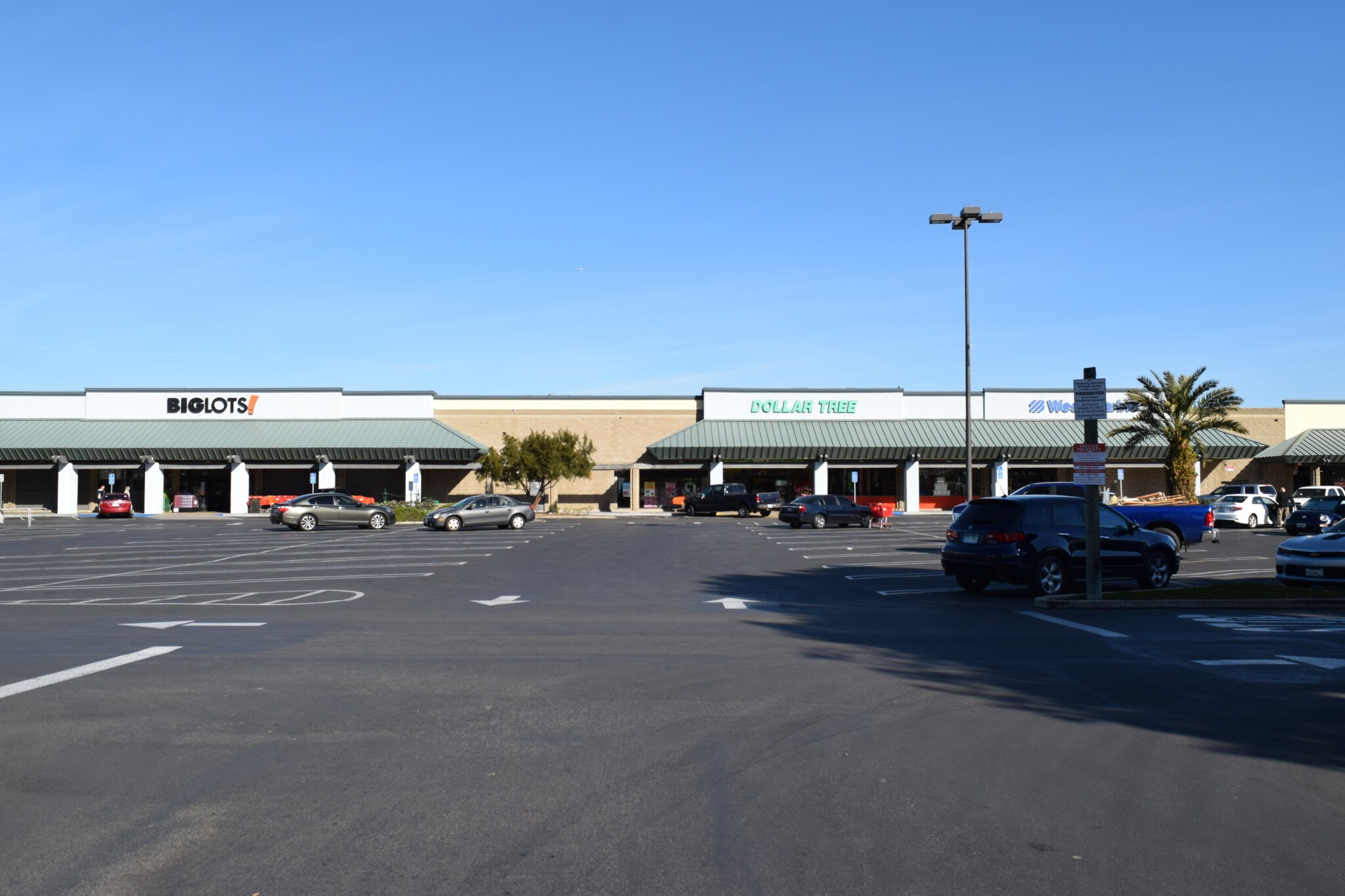 693-749 W Channel Islands Blvd, Port Hueneme, CA à louer Photo du bâtiment- Image 1 de 11