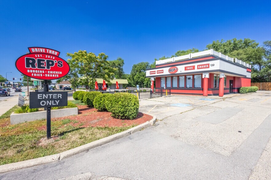 139 N Northwest Hwy, Palatine, IL à louer - Photo du bâtiment - Image 2 de 12