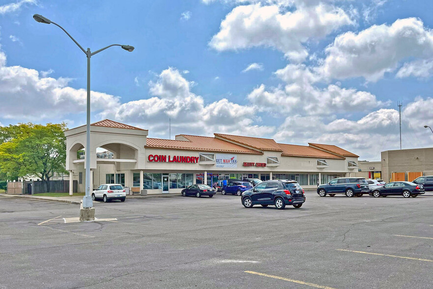 23100-23300 Coolidge Hwy, Oak Park, MI for lease - Building Photo - Image 1 of 7