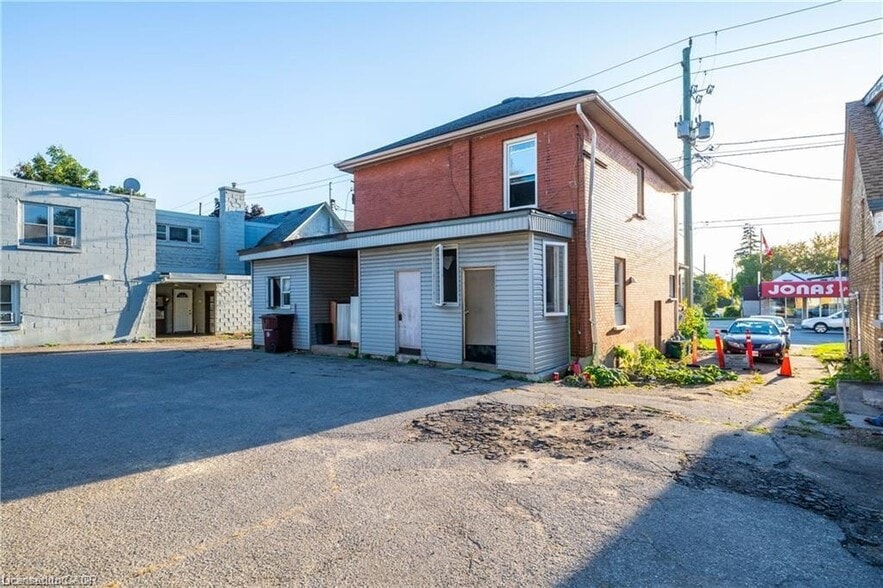 225 Water St N, Cambridge, ON à vendre - Photo du bâtiment - Image 2 de 12