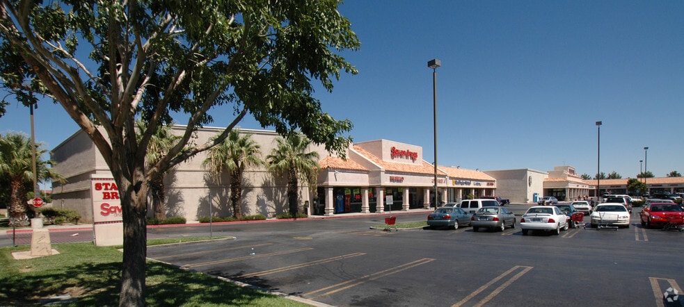 2521-2553 E Avenue S, Palmdale, CA à louer - Photo du bâtiment - Image 2 de 7