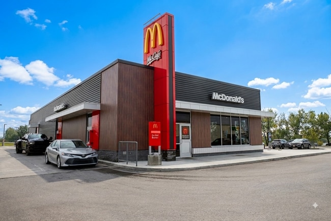 Plus de détails pour 4804 50th Ave, Fort Nelson, BC - Commerce de détail à vendre