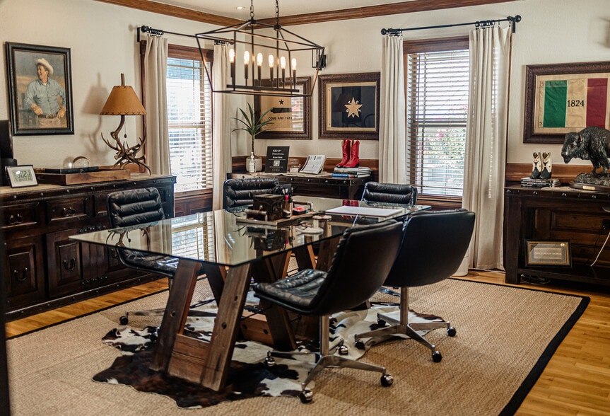 Newman Business Park portfolio of 4 properties for sale on LoopNet.ca - Interior Photo - Image 2 of 11