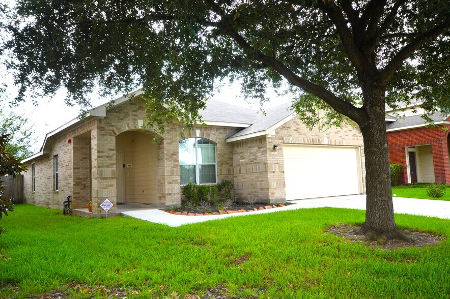 18143 Brightwood Park Ln, Richmond, TX for sale - Primary Photo - Image 1 of 11