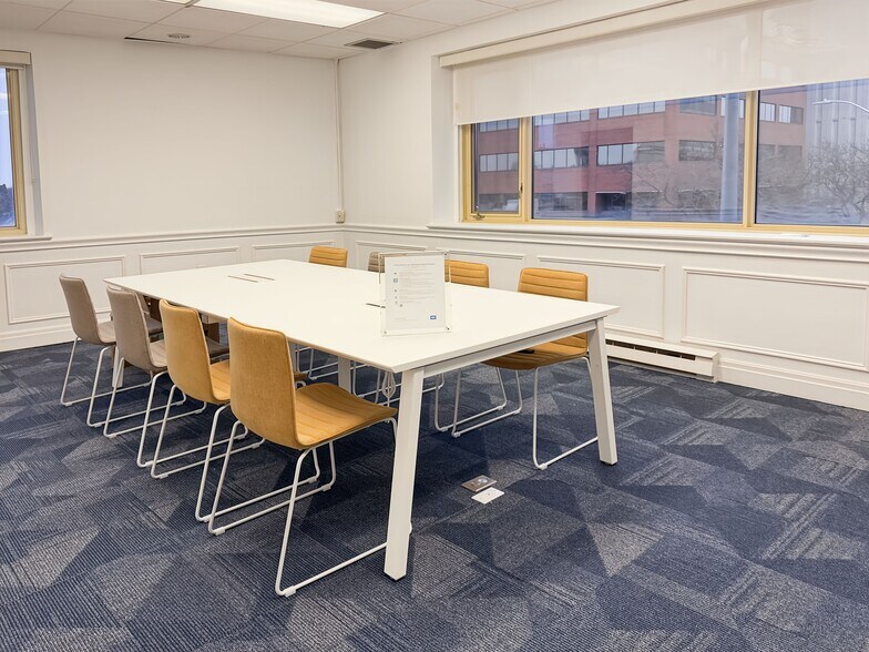 39 Queen St, St Catharines, ON for lease - Interior Photo - Image 2 of 13